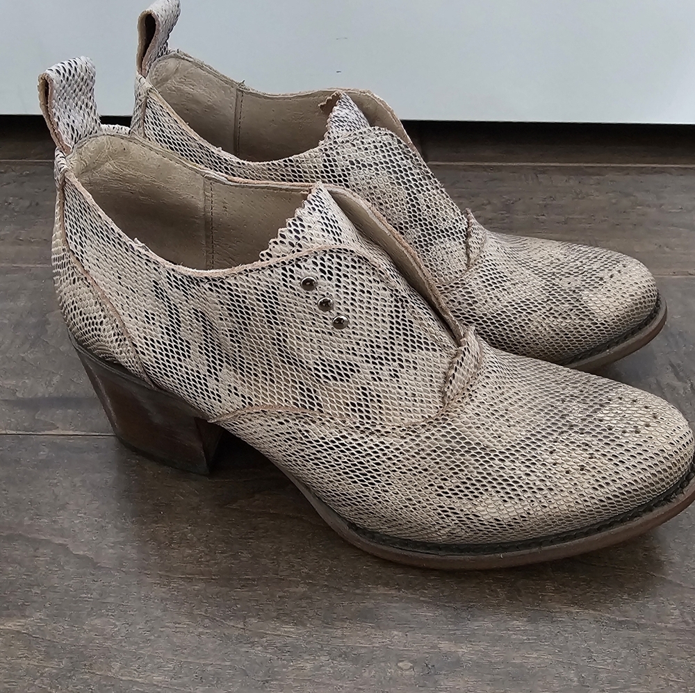 New Freebird Sadie Leather Python Print Oxford Bo… - image 5